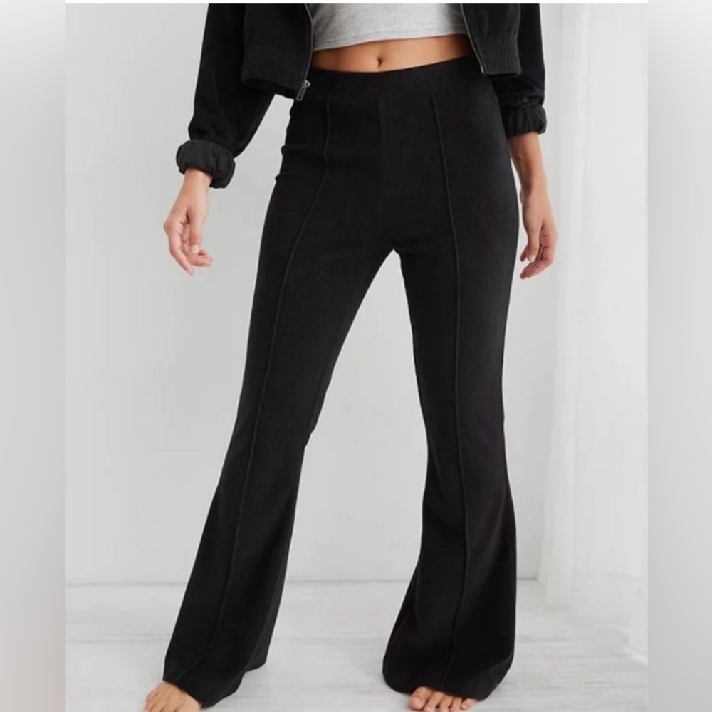 Aerie Groove On Ribbed Velour
Flare Pant
 Pull On Black